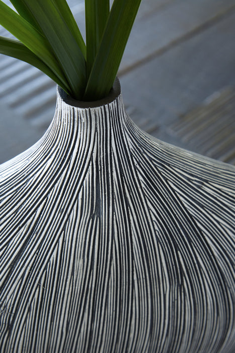 Donya Vase - LasVegasFurnitureOnline.com